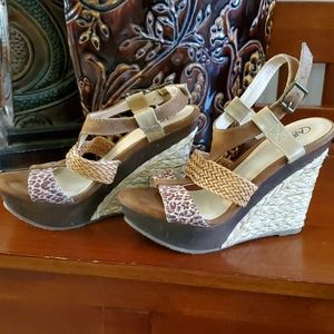 Size 7 Carlos Wedge Sandals